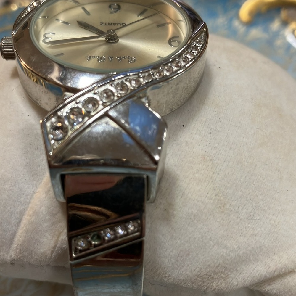 Silver tone bracelet watch - Picture 4 of 4